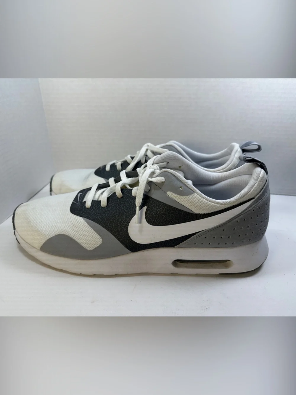 Nike Air Max Tavas Men’s Shoes Sneakers White and Gray Lightweight